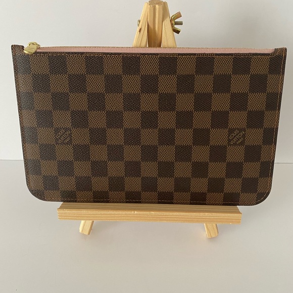 Louis Vuitton Neverfull Pochette MM - Picture 8 of 8